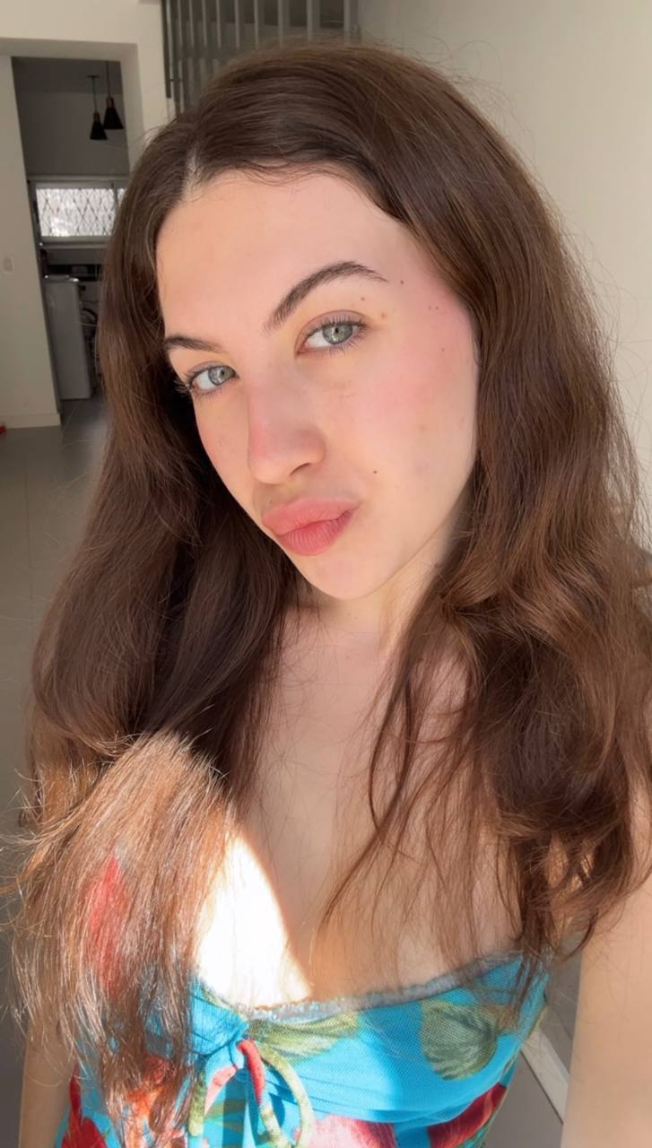 Nude girl Amber in Higashiosaka