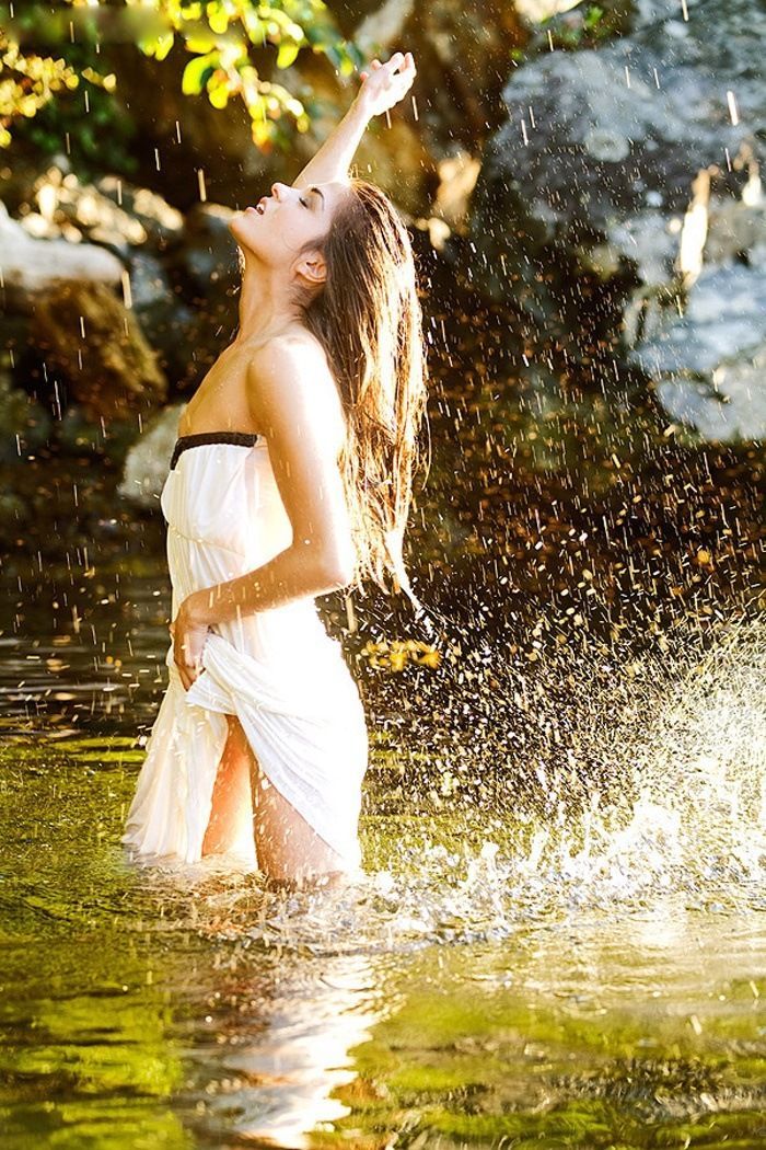 Marie Avgeropoulos in Higashiosaka