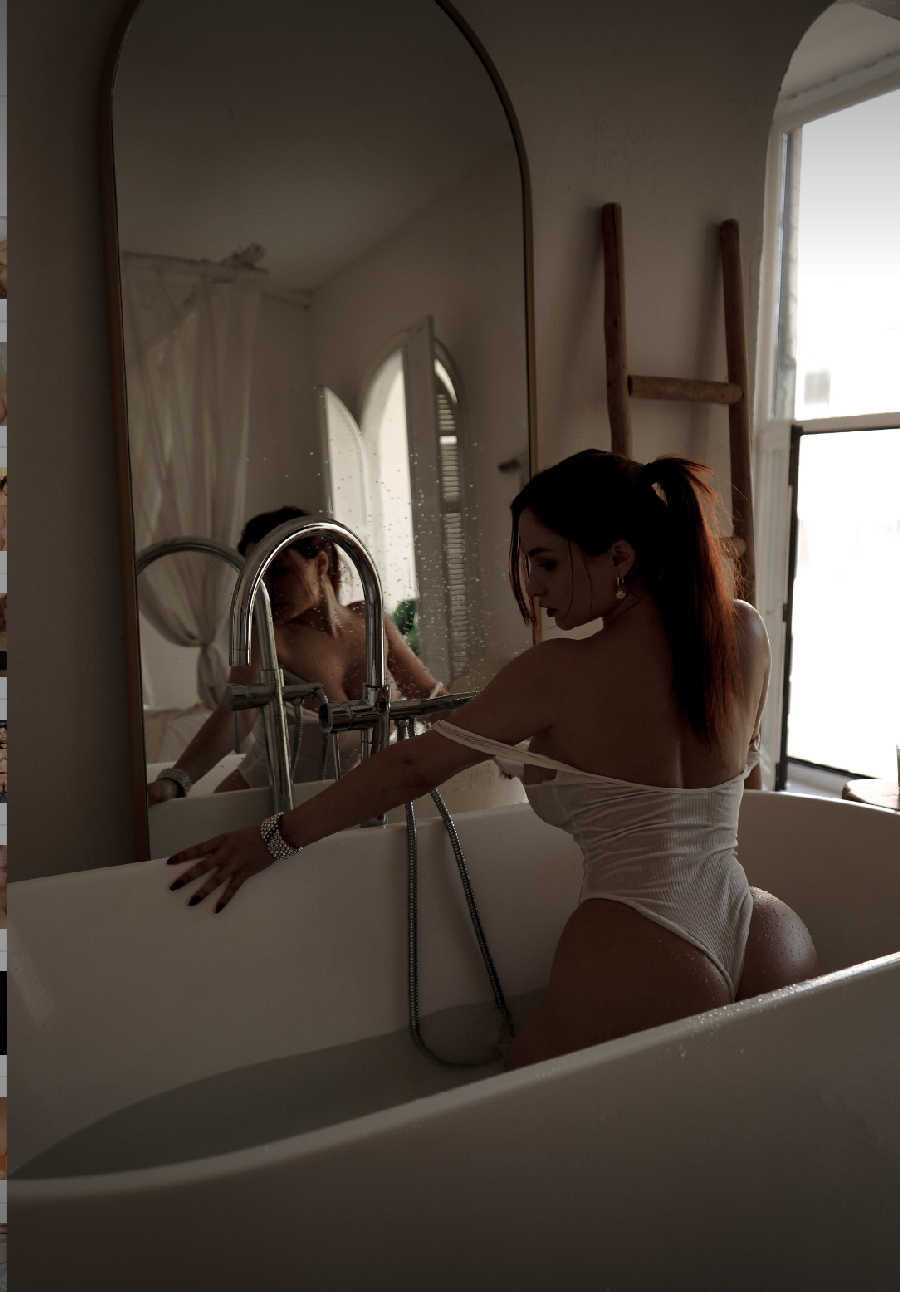 A playful frame from Miranda Faith nude — online in Higashiosaka