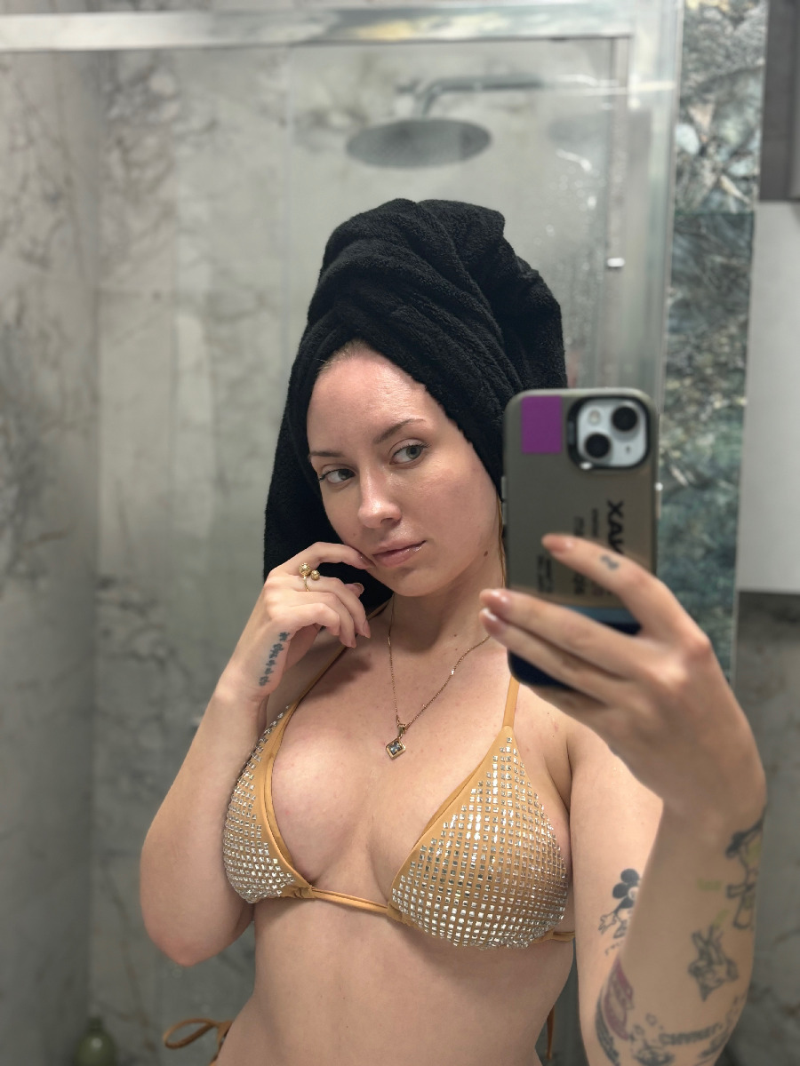 Nude girl KateV in Higashiosaka