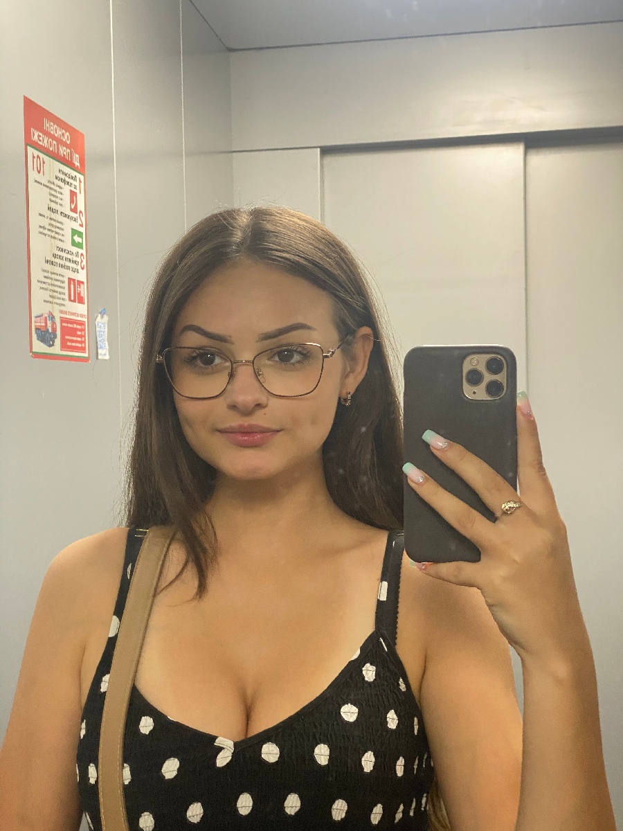 Sexy model Stacy in Higashiosaka