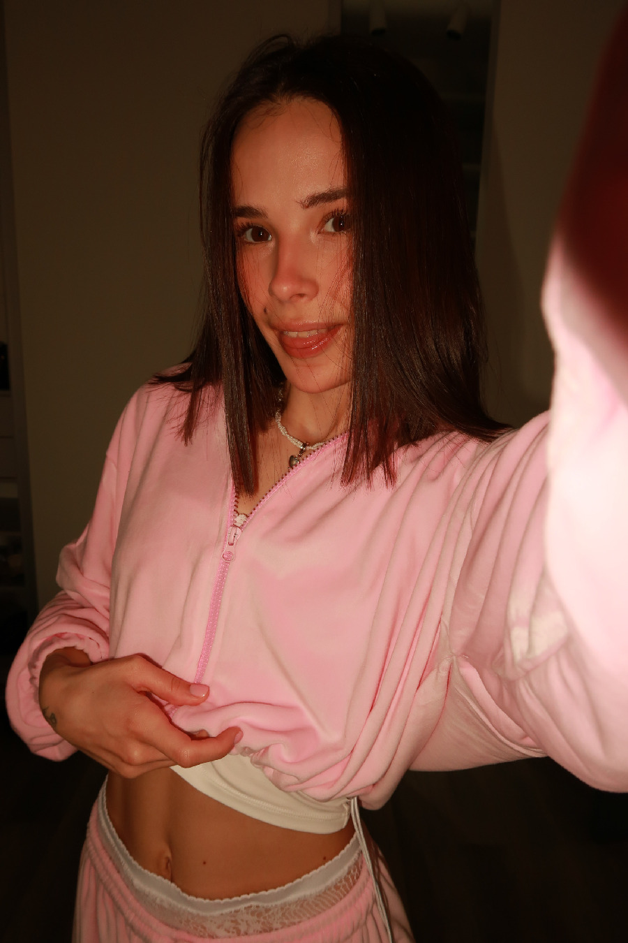 Tina brings the glow — live moments in Higashiosaka